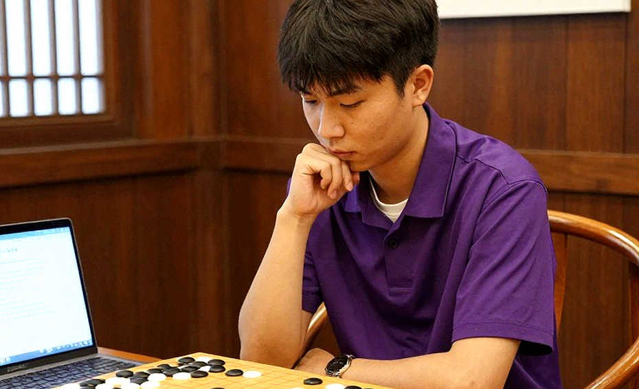 प्राग की तिथि-छाप: ChessBase Magazine #225 और शतरंज की सबसे छोटी कहानियाँ